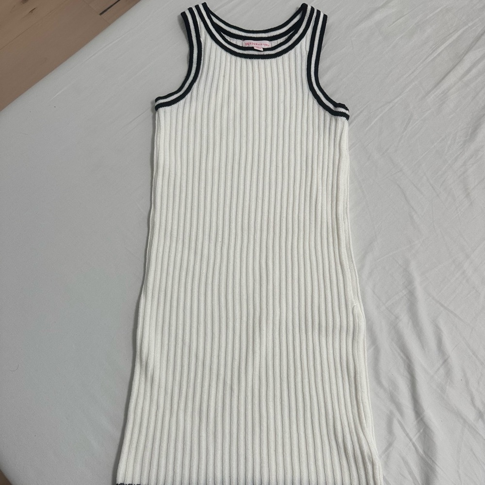 Design History White Ribbed Top with Black Accents